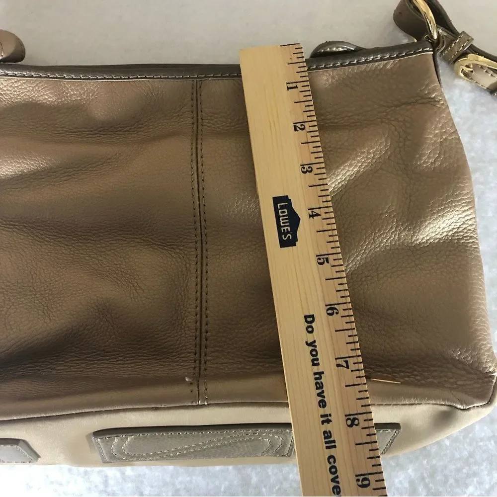 𝅺THE Sak Vintage gold shoulder bag